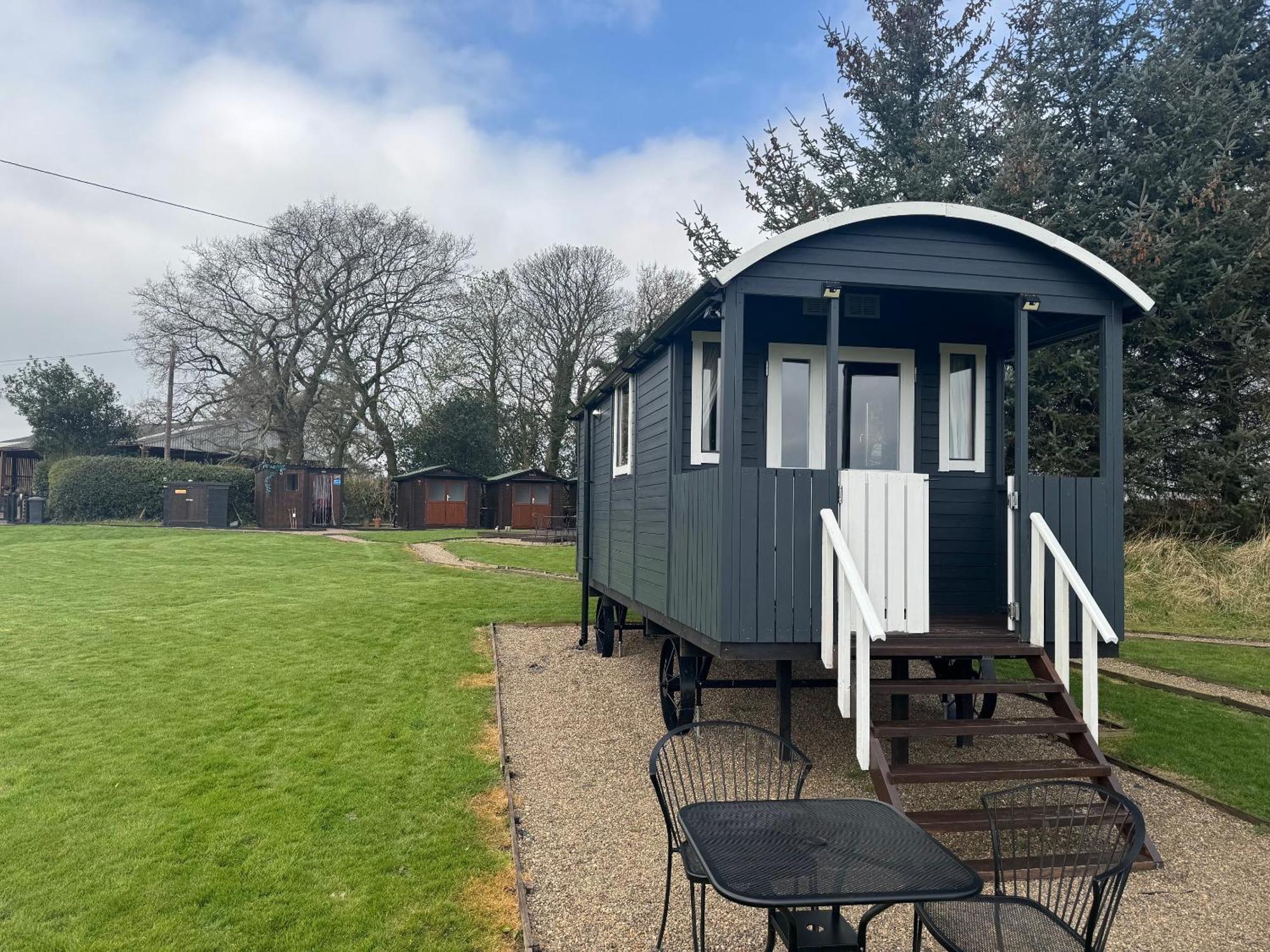 Roslin Glamping Hotel Exterior photo